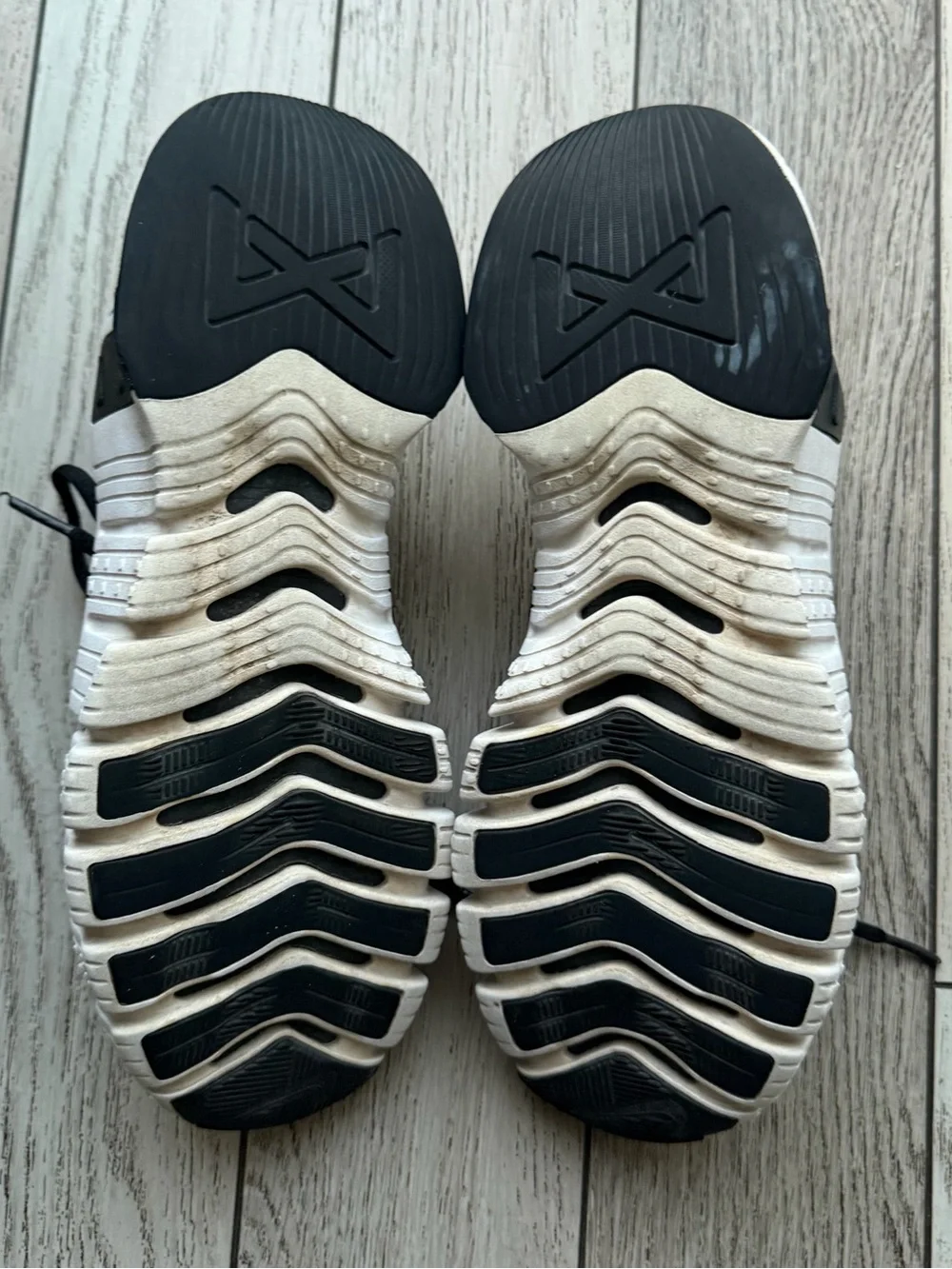 Nike Women’s Free Metcon Run 4 Black and White Athletic Sneakers 8.5